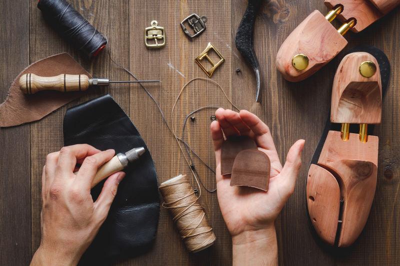 使用 (使用滅火器對準火焰的什么部位)