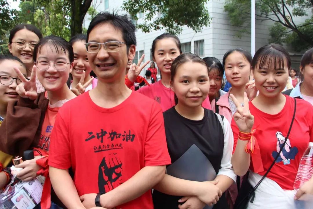 學生的網路杰作：探索創新性和創意性的個人網頁設計作品集 (學生網絡好不好)